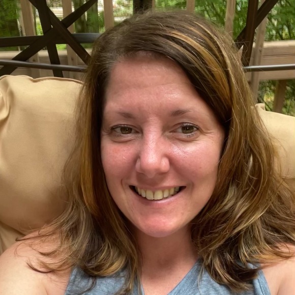 Meet your Posher, Jacki Black! - Picture 2 of 3